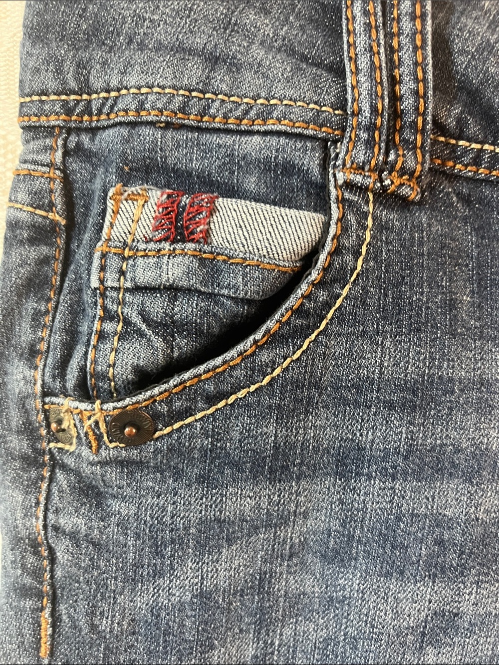 Rewind Low Rise Double Button Capri 7 - Picture 3 of 6